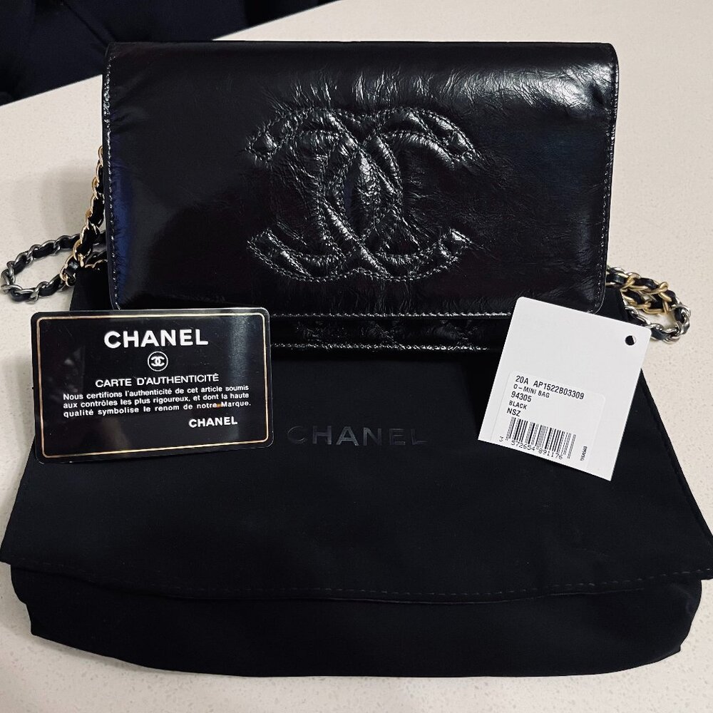 Chanel Mini Flap Bag, MINT Condition, Black Shiny Leather, Authenticated